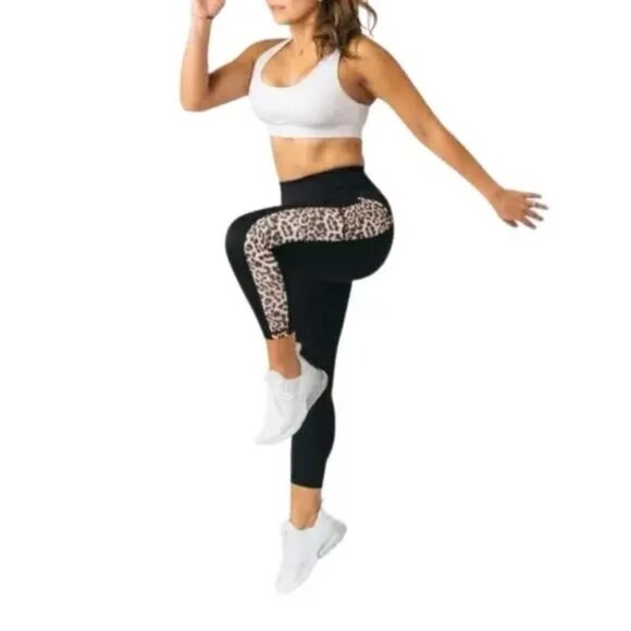 Zyia Women’s Leopard Pocket Brilliant Hi-Rise Capri 20" in Black 4 - Picture 3 of 15